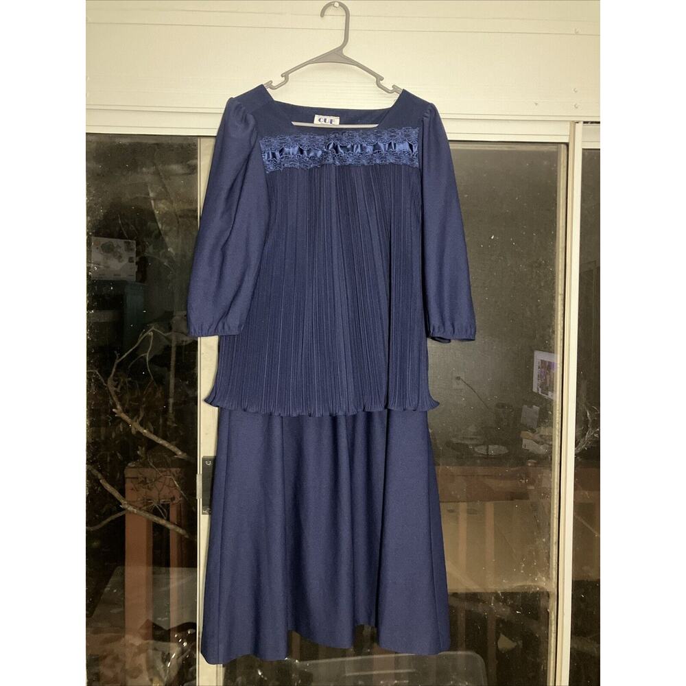 Cue Fashions Navy Blue‎ Lace Dress 16.5, Long Sleeves, Pleated Scalloped Hem